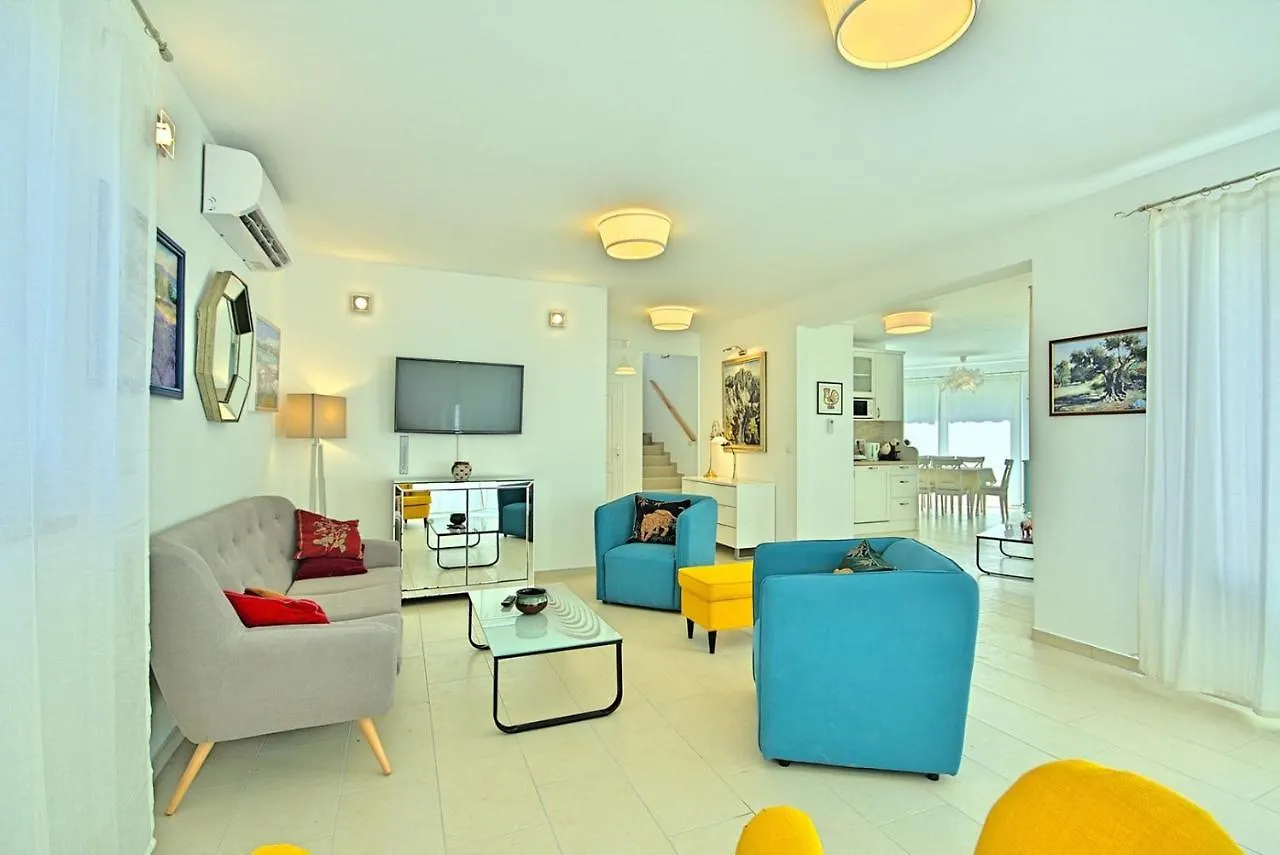 Vošteni Villa Larisa